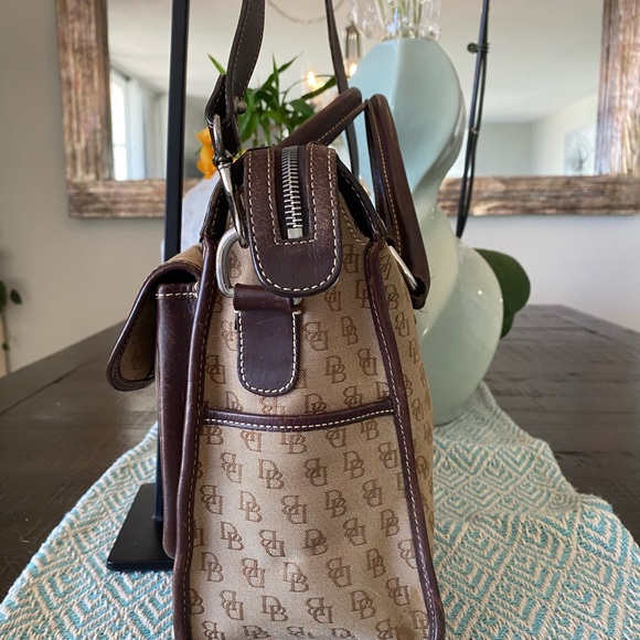 Dooney & Bourke Messenger Bag (Tan) w/Silver Hardware & Shoulder Strap. - Picture 5 of 14